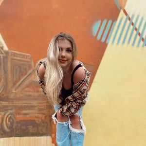 Meet your Posher, Carly